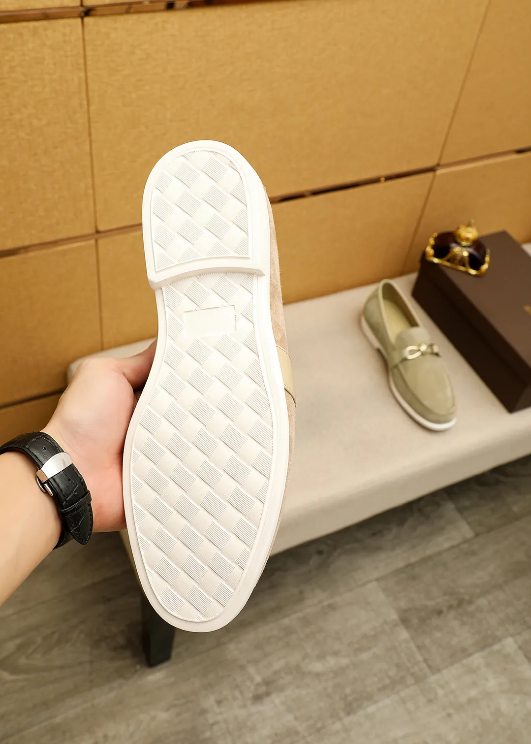 Men's men's shoes 💰580 💐Bottega Venetta [BV] Hong Kong - counter synchronization 🔥Summer new models are popular on the official website! Original 1⃣:1⃣ production✊💯💯, top-quality original product, exclusive first release, carefully crafted, full of European flavor, gentleman style, upper material, imported top layer frosted cowhide, cowhide leather lining, imported original outsole, comfortable and wear-resistant. 4 colors available! Code number: 39-44 (38.45.46🉑️customized)